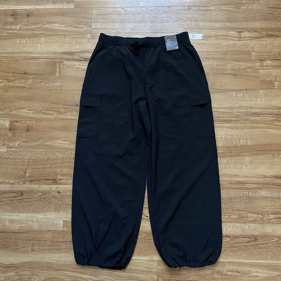 GAP Pants - NWT GapFit Women’s L Black Runaround Parachute Cargo Pull-On Baggy Pants Stretch